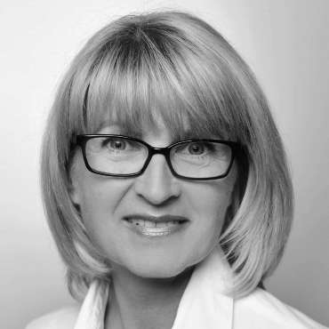 Simone Preuhs, Mitarbeiterin Empfang/ Rezeption/ Bar Simone Preuhs, Mitarbeiterin Empfang/ Rezeption/ Bar